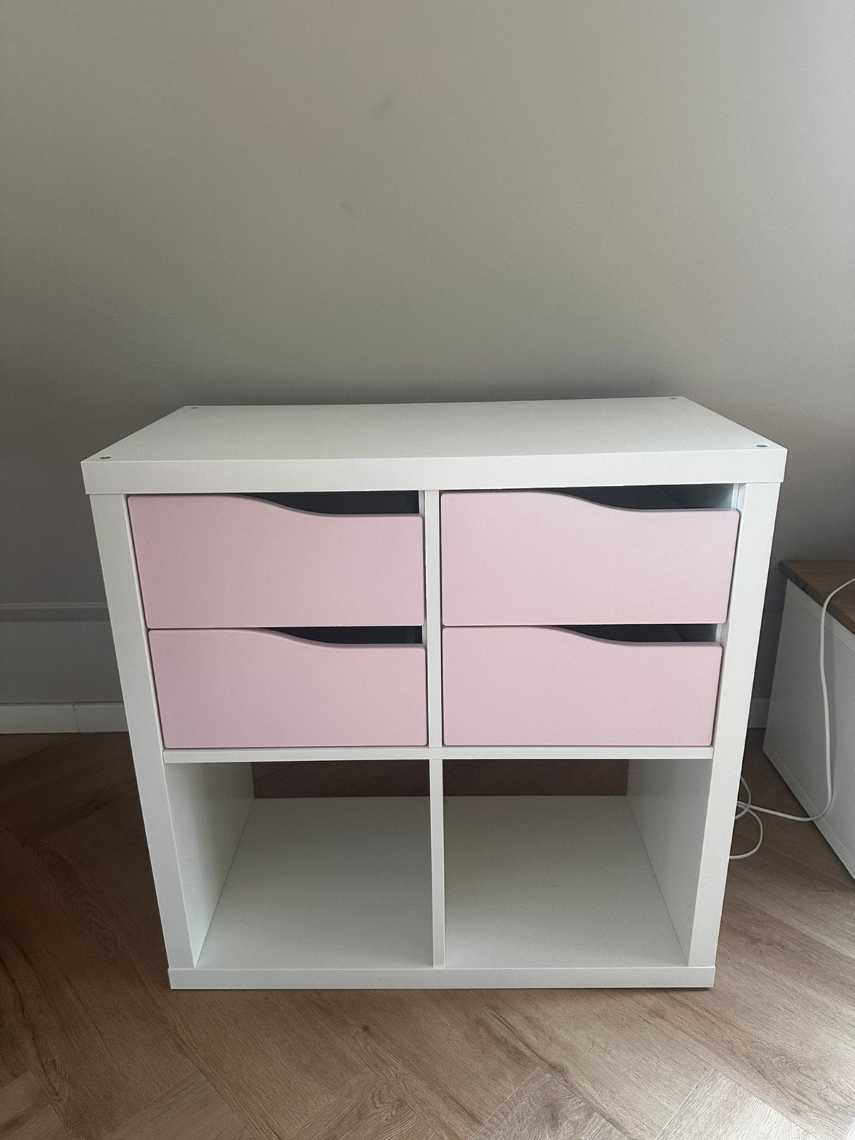 IKEA Kallax vakkenkast wit met roze lades, Ophalen, 50 tot 100 cm, Zo goed als nieuw, 3 of 4 laden