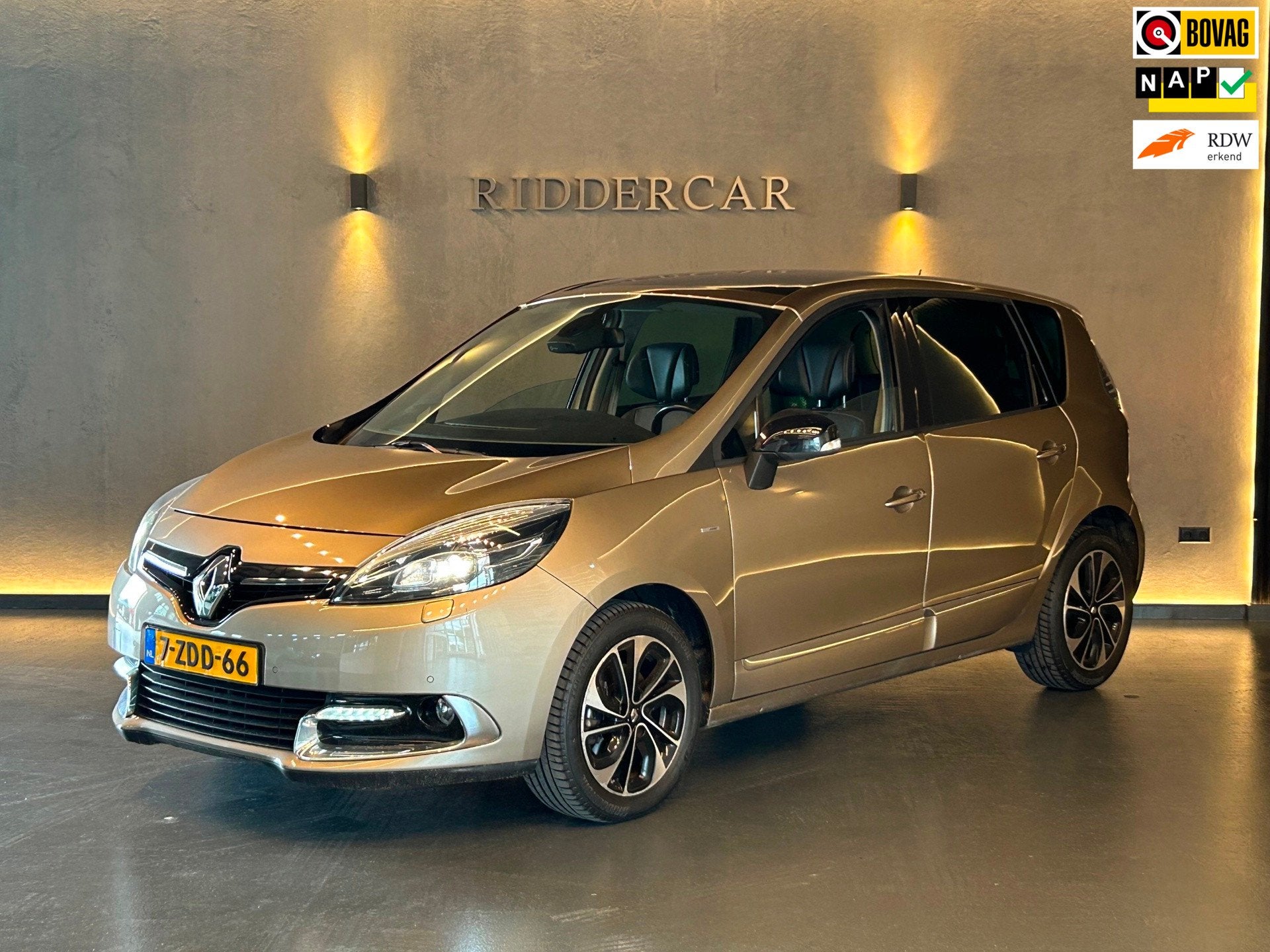 Renault Megane Scénic 2.0 Bose|AUTOMAAT|1E EIG|NAP|PARK SEN, Euro 5, Gebruikt, Verwarmde buitenspiegels, 4 cilinders