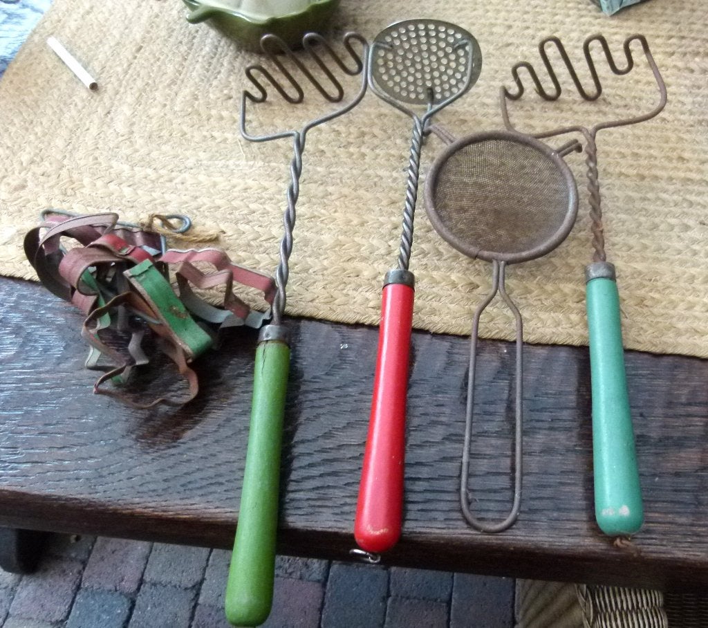 antiek keukenspullen. stampers, zeefjes,bakvormpjes etc, Antiek en Kunst, Ophalen of Verzenden