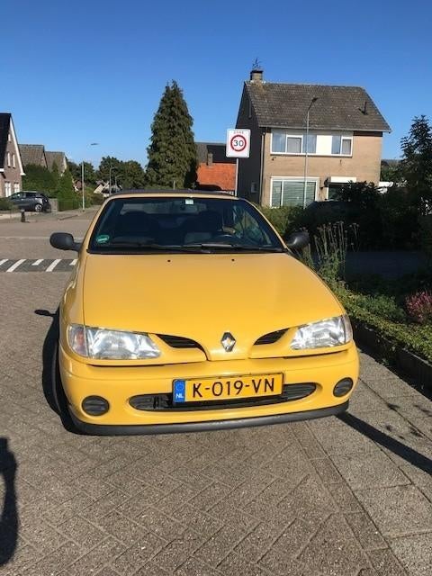 Renault Mégane 1.6 E Cabriolet 1998 Geel, Auto's, Renault, Voorwielaandrijving, Stof, 40 €/maand, 4 cilinders