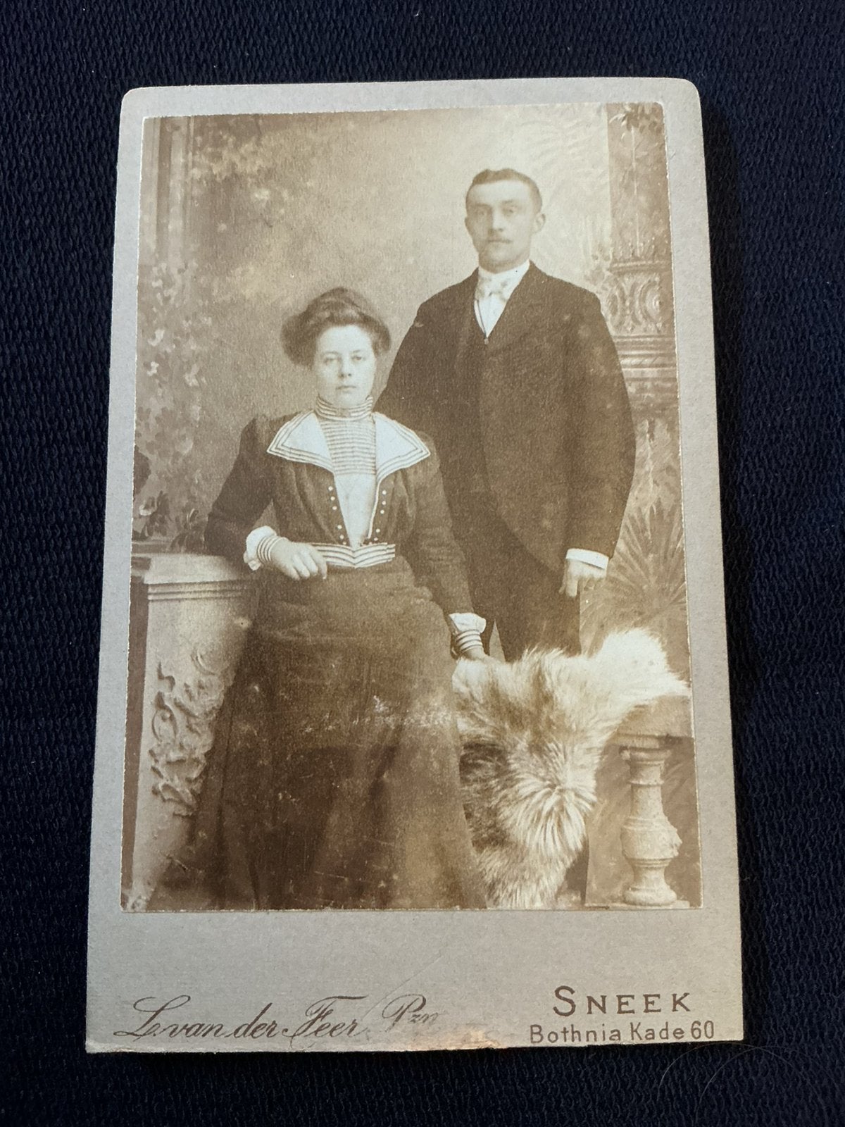 CDV, Vrouw/Man, L. VAN DER FEER & ZN, SNEEK, Carte de Visite, Verzenden, Voor 1940, Gebruikt, Foto