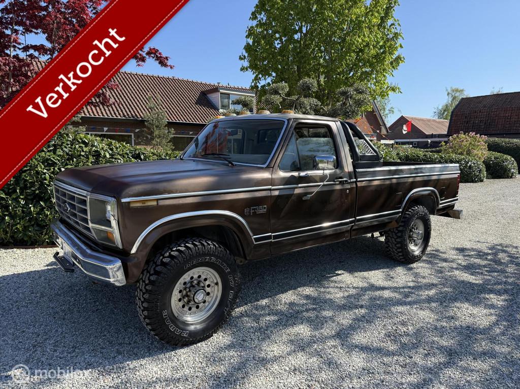 Ford F350 4x4 V8 – 1982 – klassieke Amerikaanse pickup, Auto's, Oldtimers, Overige carrosserieën, Overige brandstoffen, Bedrijf