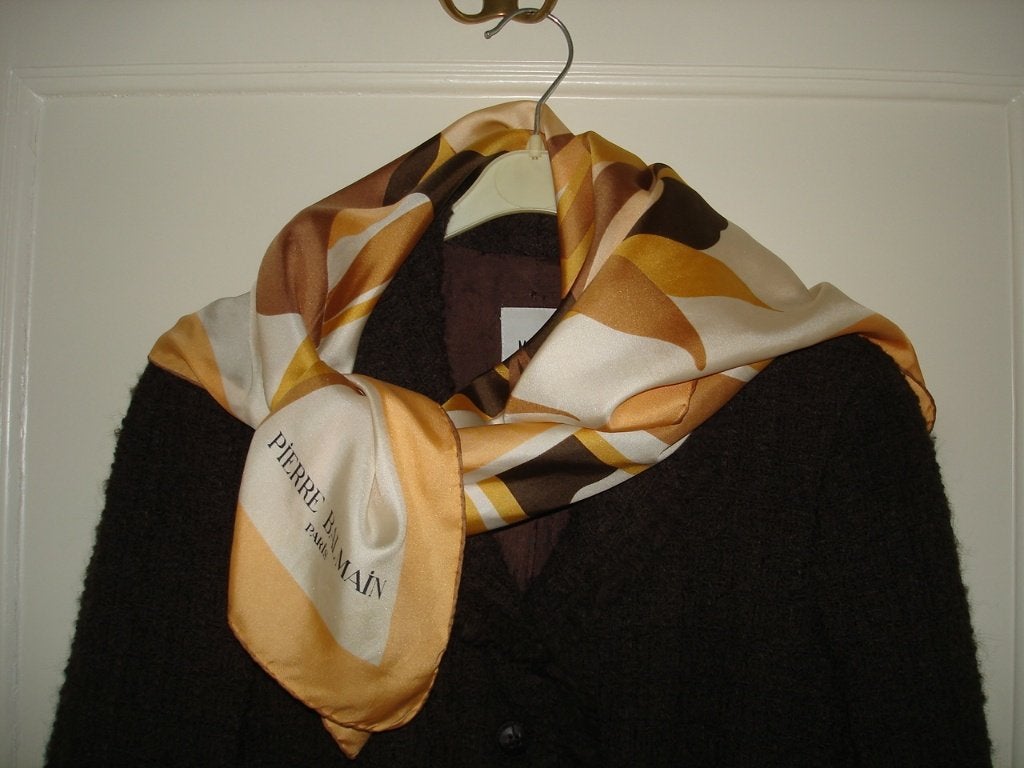 Pierre Balmain zijden sjaal 76x76 geel bruin oranje France, Maat 42/44 (L), Ophalen of Verzenden, Zo goed als nieuw, Pierre Balmain