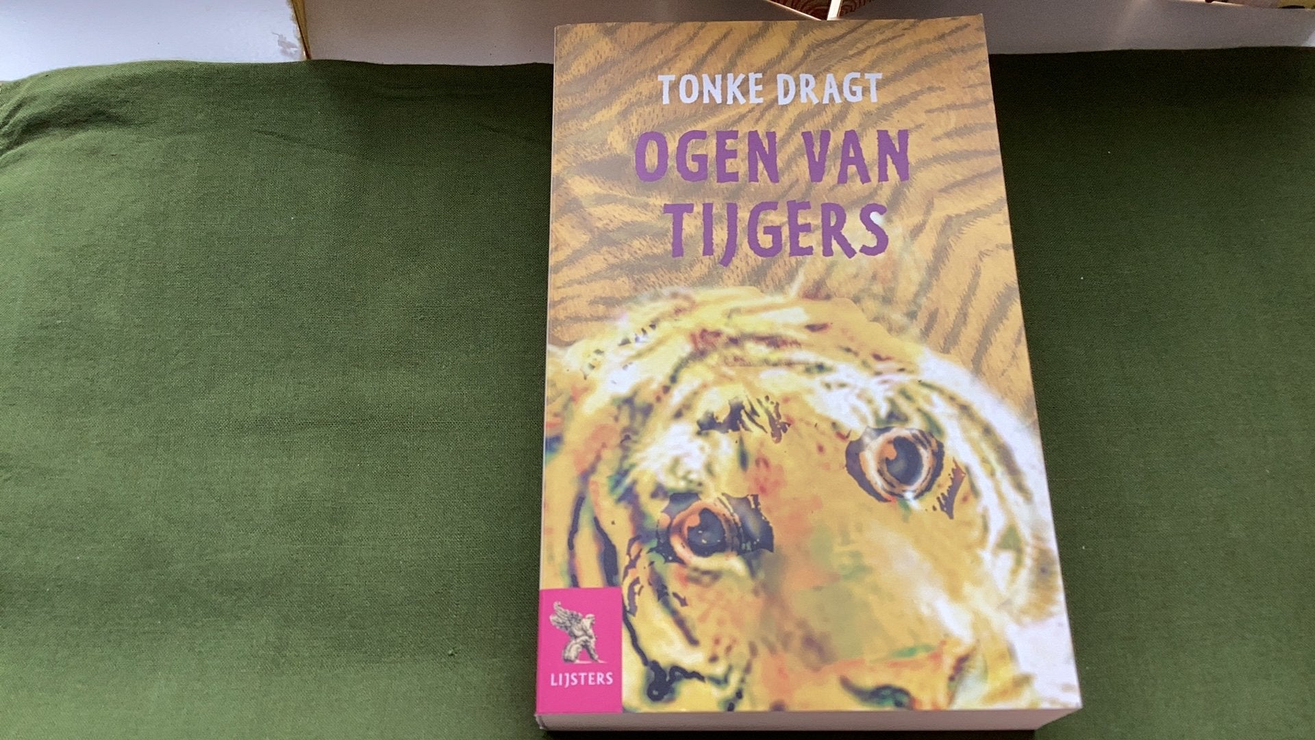 Tonke Dragt. Ogen van Tijgers. Paperback. Jonge Lijsters, Ophalen of Verzenden, Zo goed als nieuw