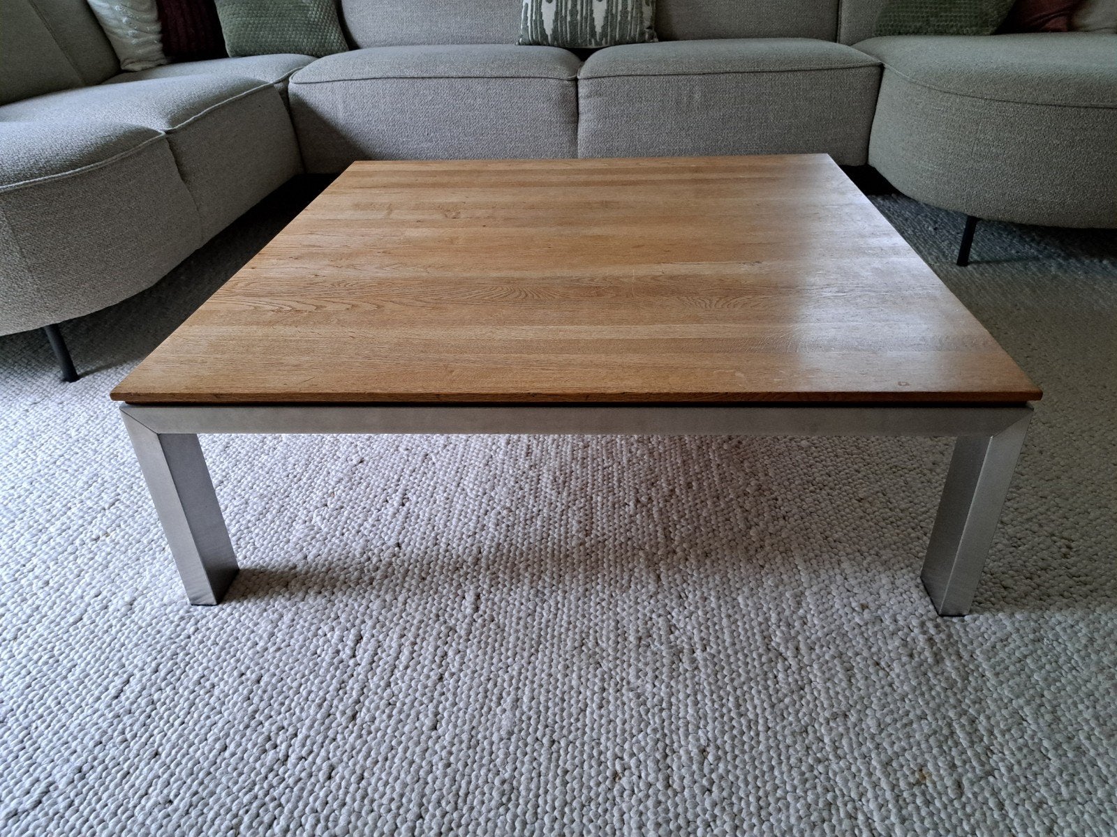 Massief houten salontafel met RVS poten - 110x110cm, Gebruikt, Vierkant, 5 – 50, Ophalen