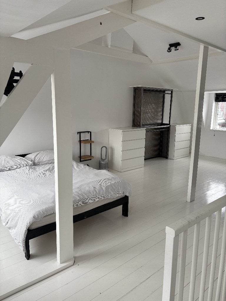 Karakteristiek wonen in Hilversum, Noord-Holland, 2 kamers, Hoekwoning, Hilversum