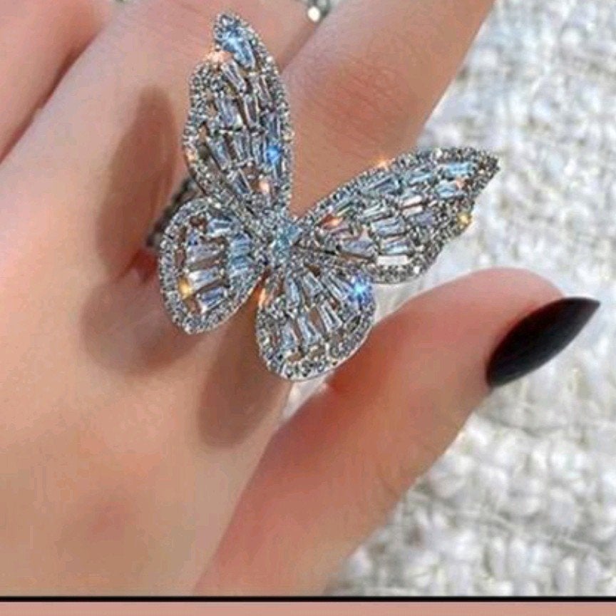 Nieuwe Sprankelende Vlinder Ring met Kristallen, Overige materialen, Nieuw, Dame, Zilver