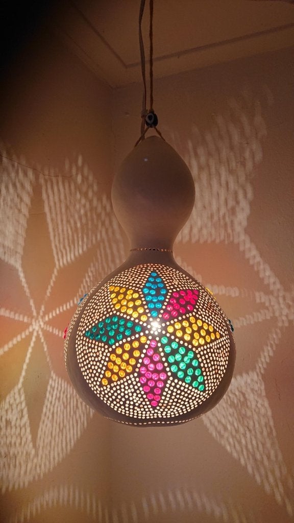 Oosterse Boho Ibiza kalebas hanglamp glasmozaiek filligrain, Huis en Inrichting, Lampen | Hanglampen, Nieuw, Glas, Hout, Metaal