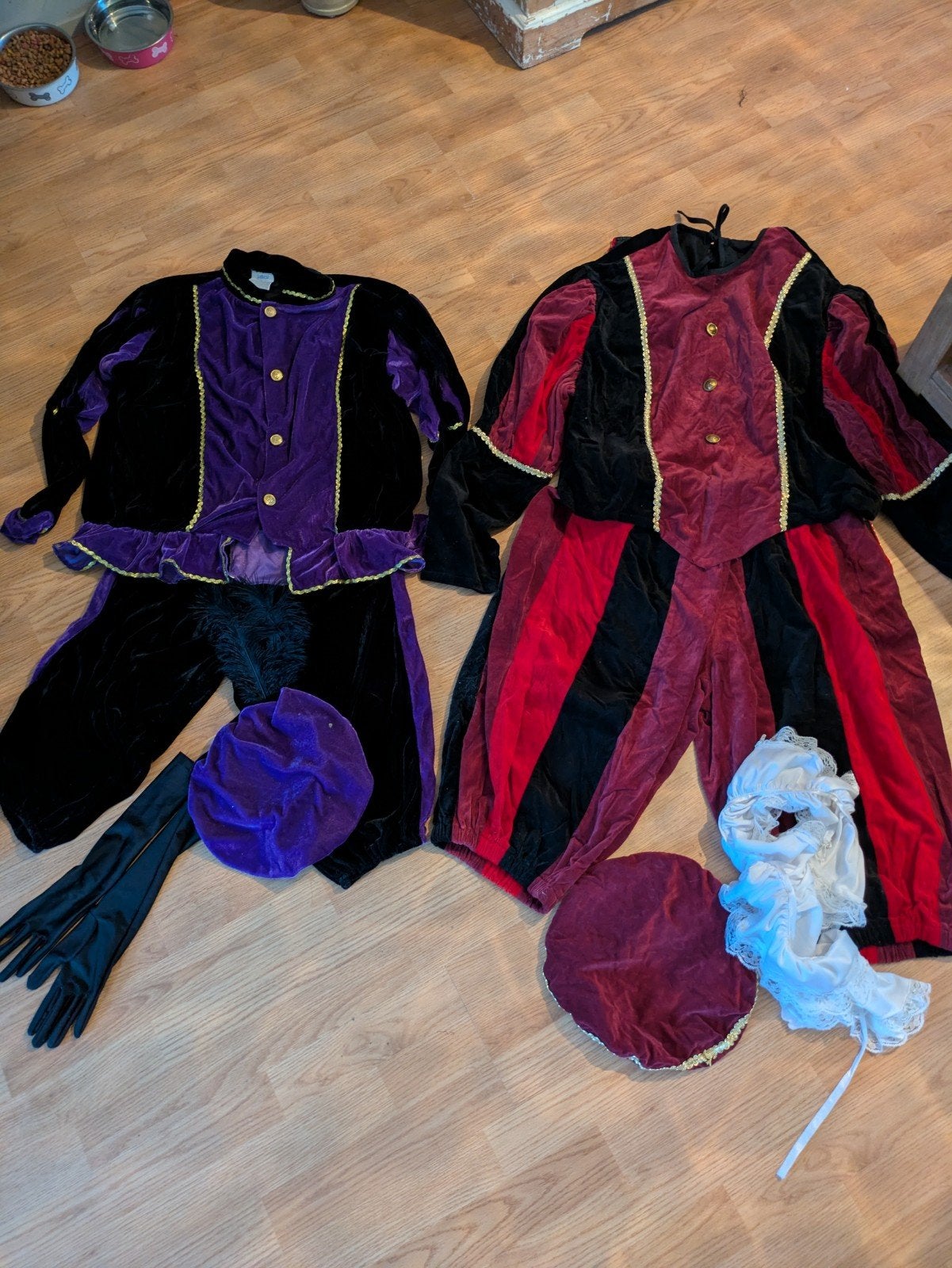 2 pieten pakken., Diversen, Ophalen of Verzenden