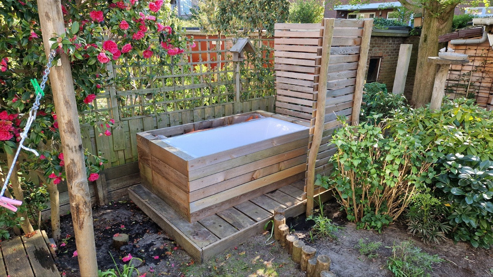 Bad met houten ombouw, geschikt voor buiten (ijs)bad, Ophalen, Gebruikt, Vast