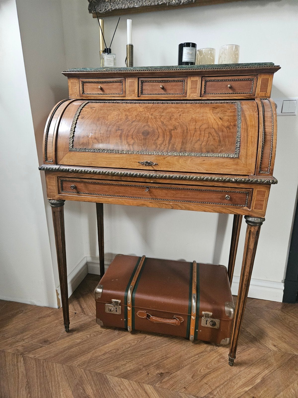 Antiek notenhout secretaire met marmeren blad, Antiek en Kunst, Antiek | Meubels | Tafels, Ophalen