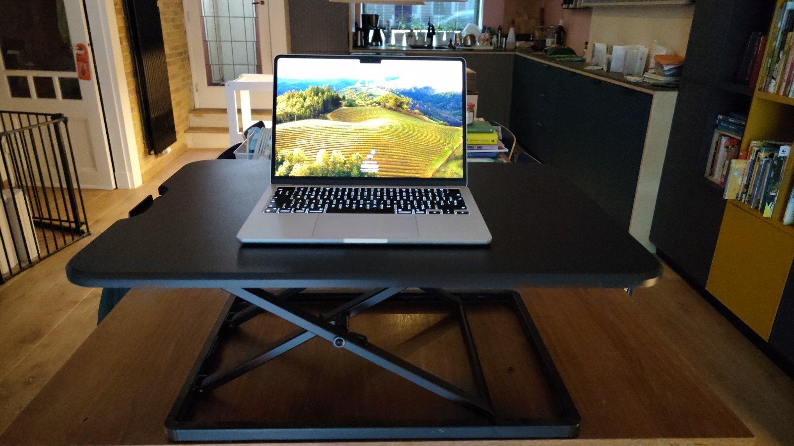 Verstelbaar zit-sta bureau verhoger 47x67cm, Huis en Inrichting, Bureaus, In hoogte verstelbaar, Ophalen of Verzenden, Zo goed als nieuw