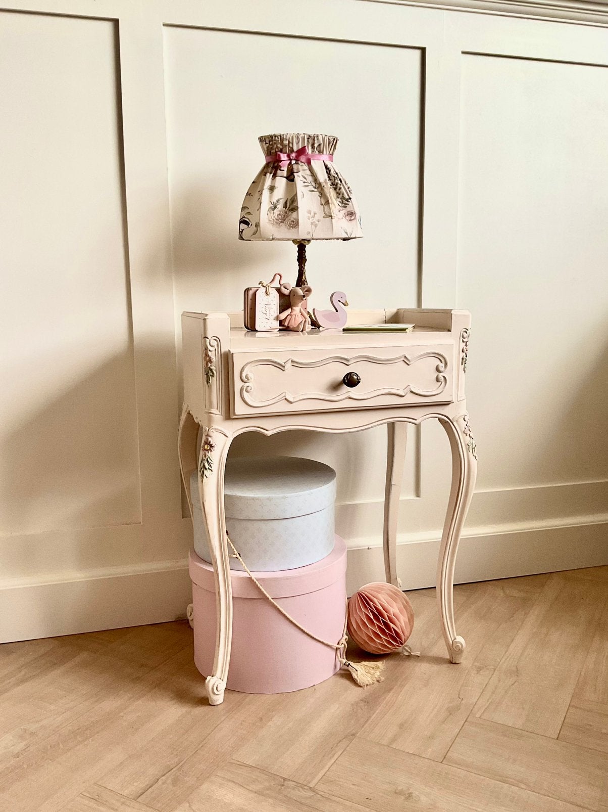 Vintage nachtkastje, mini kaptafeltje, halkastje, Queen Ann, Ophalen, Gebruikt, 55 tot 70 cm, Nvt