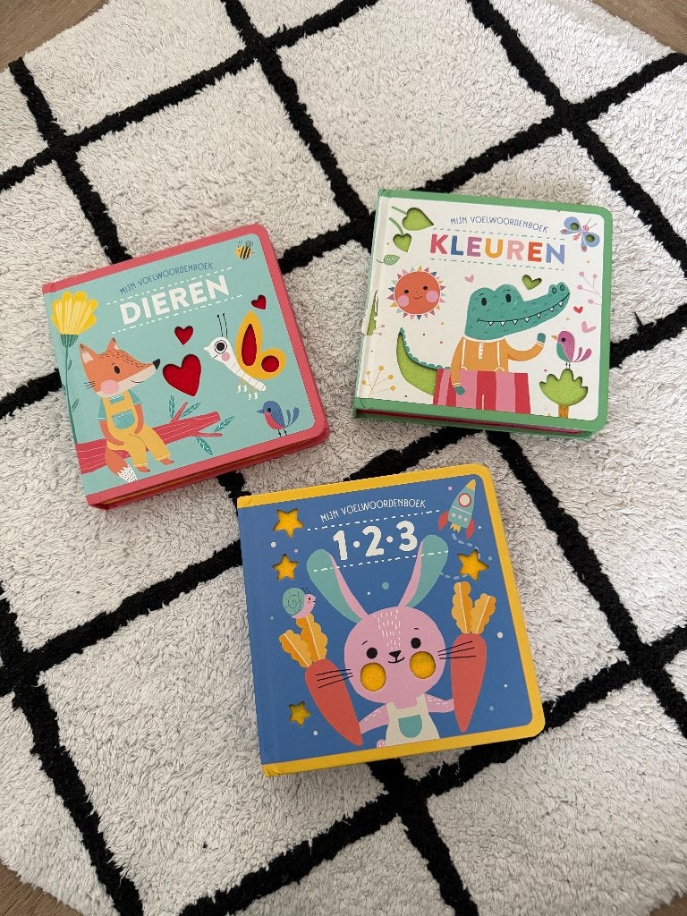 Heel goed 3x Peuter karton boek tellen woorden kleuren, Ophalen of Verzenden, Zo goed als nieuw, Uitklap-, Voel- of Ontdekboek