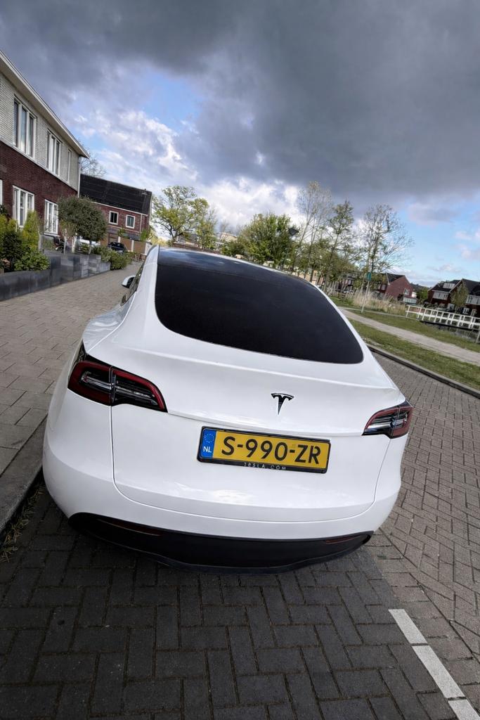 Tesla Model Y 2023 Wit RWD 58kW 455km (WLTP) actieradius, Auto's, Automaat, Achterwielaandrijving, Zwart, 23 min