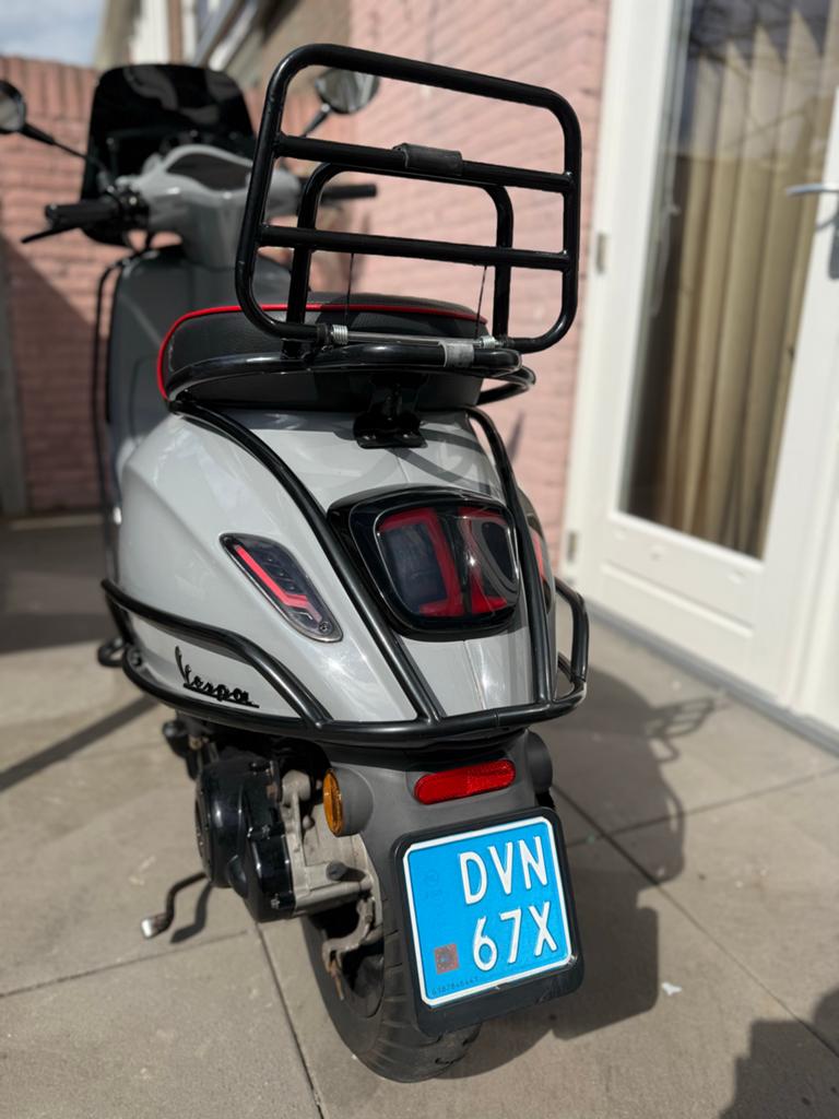 Vespa Sprint Nardo Grey 2019 - Full Options & LED, Ophalen, Maximaal 45 km/u, Vespa S, Zo goed als nieuw