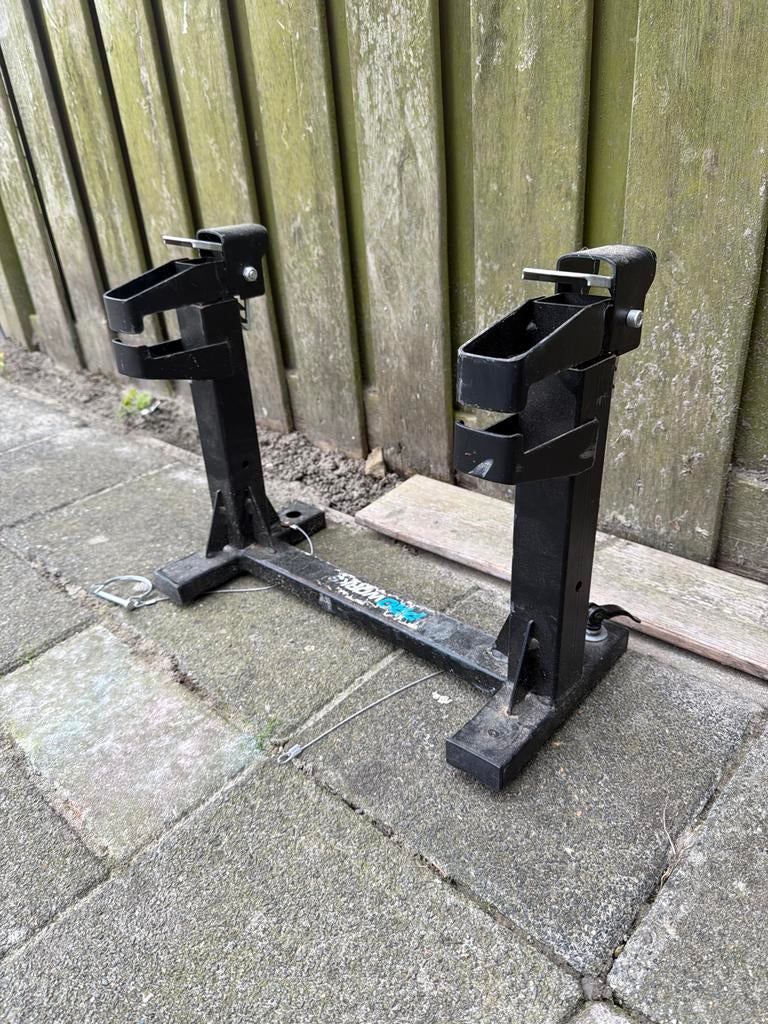 Motorfiets voorwielklem / motorsteun, Ophalen