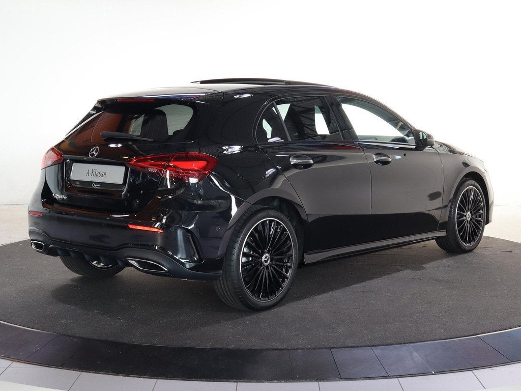 Mercedes-Benz A-klasse 250e Business Solution AMG | Panorama, Auto's, Mercedes-Benz, 4 cilinders, Plug-in hybride, Bedrijf, Hybride Elektrisch/Benzine