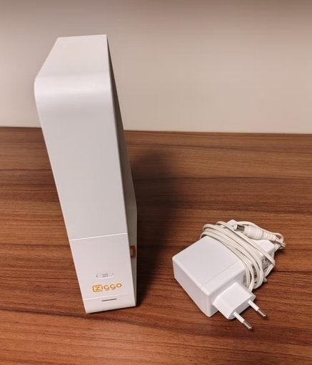 Ziggo Arris Modem, Ophalen of Verzenden, Zo goed als nieuw, Router met modem