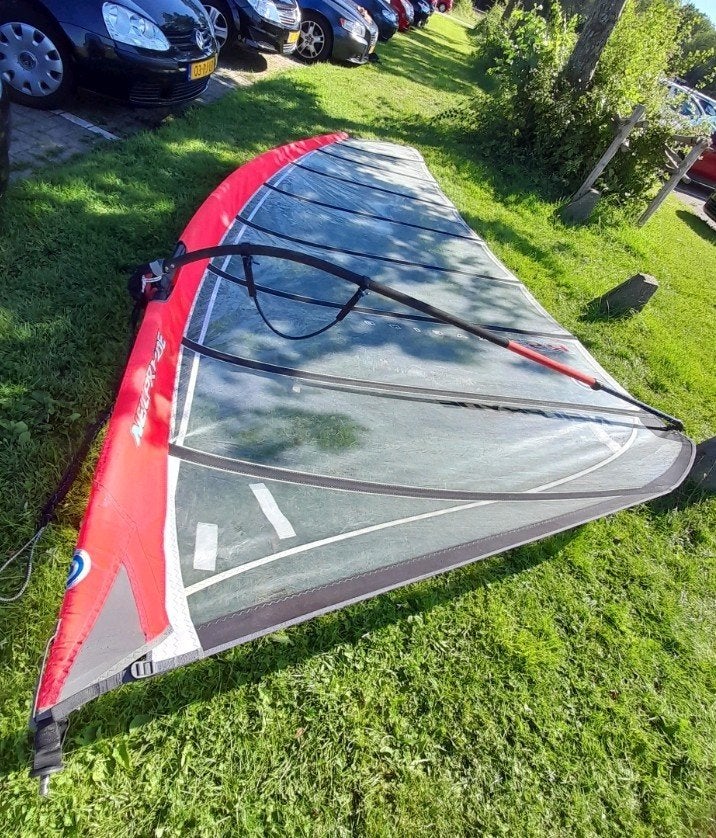 Neilpryde RS-1 racing 9.0 surfzeil. 1 zeillat gebroken., Ophalen, 8 m² of meer, Zeil, Gebruikt
