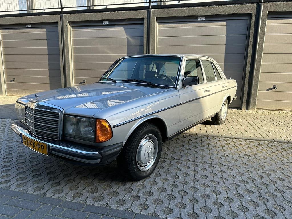 Mercedes-Benz 200-Serie 2.5 250 AUT 1984 Grijs, foto 4