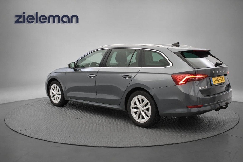 Skoda OCTAVIA Combi 1.0 e-TSI Business Edition Plus Automaat, Auto's, Gebruikt, Met garantie (alle), 19 km/l, 3 cilinders