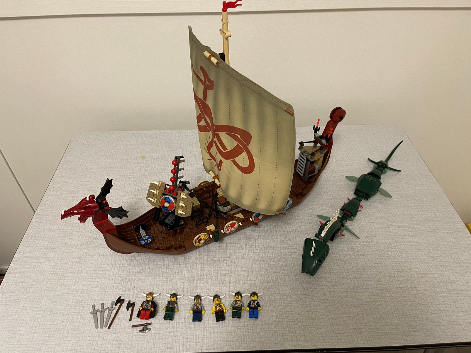 LEGO Vikings 7018 Viking Ship challenges Midgard Serpent, Kinderen en Baby's, Overige thema's, Lego, Ophalen of Verzenden, Zo goed als nieuw