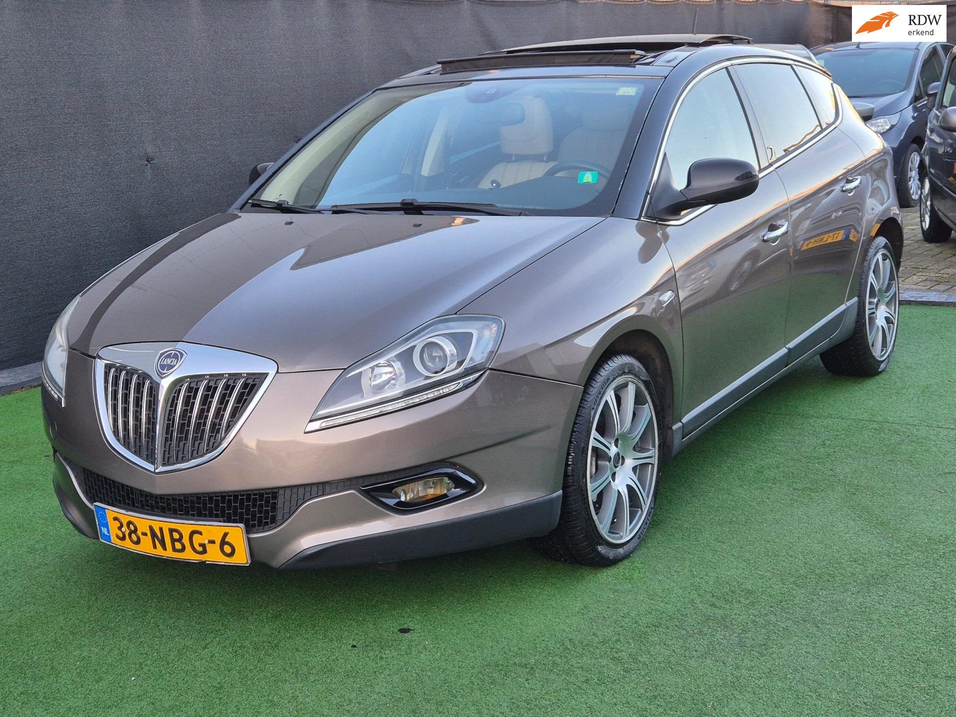Lancia Delta 1.8-16V Di Platino AUTOMAAT DAK !, Auto's, Euro 5, Gebruikt, 4 cilinders, Beige