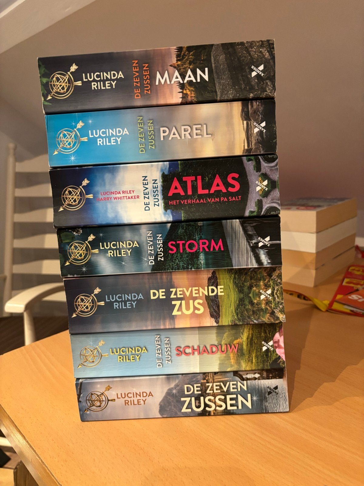 De Zeven Zussen serie - Lucinda Riley (7 boeken), Boeken, Romans, Ophalen of Verzenden, Zo goed als nieuw, Nederland