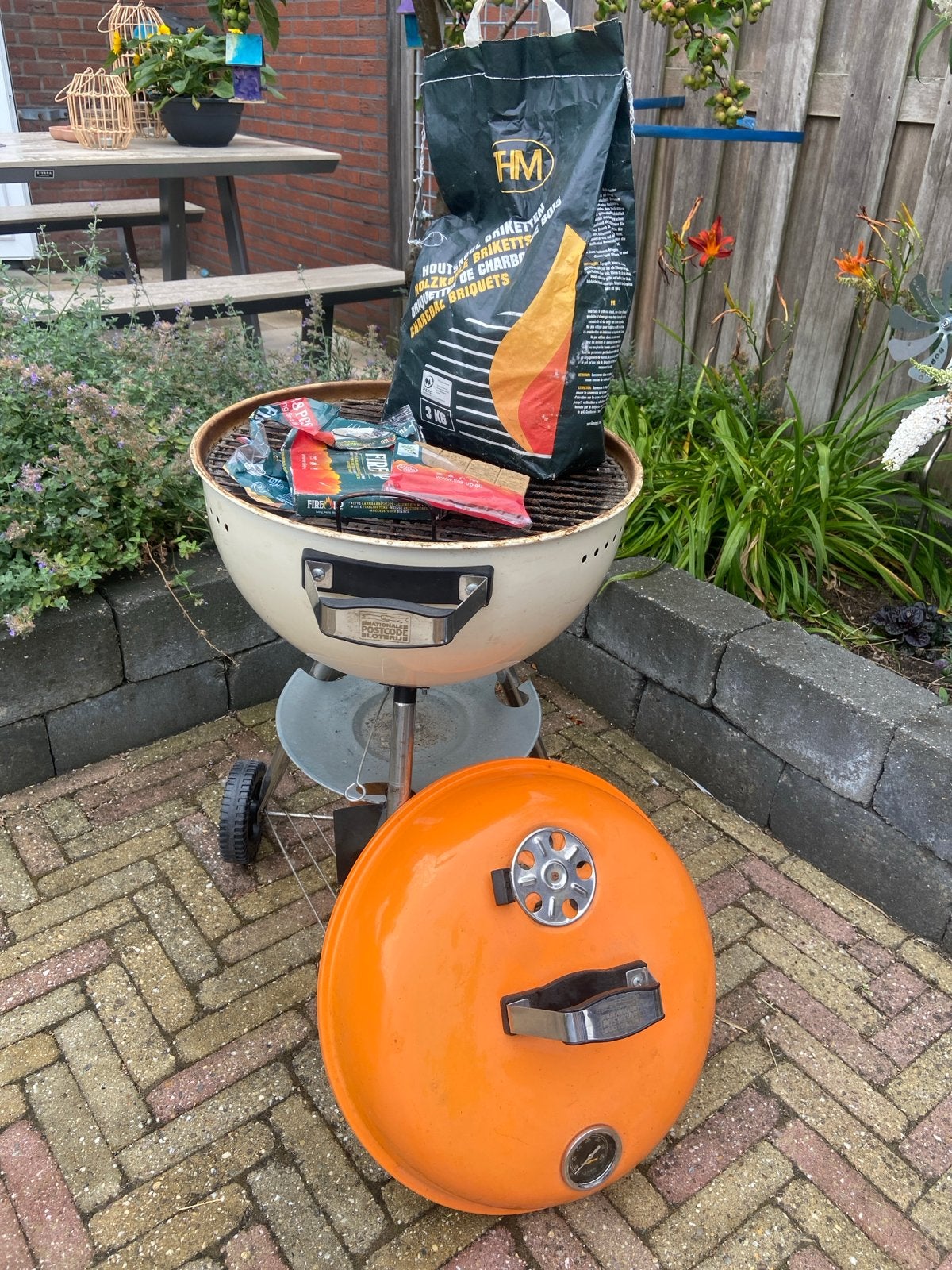 Postcode Loterij BBQ met aanmaakblokjes en briketten, Ophalen of Verzenden, Gebruikt