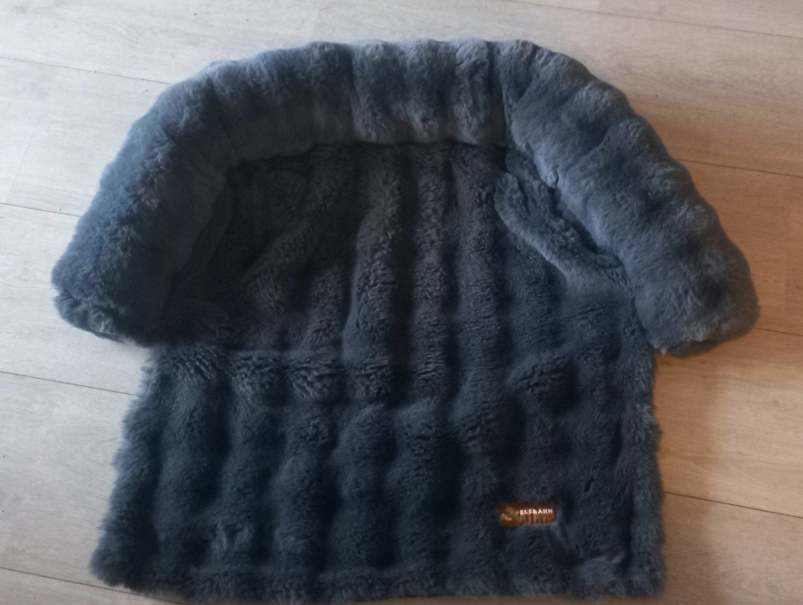 Pelsbarn-hondenbed, M/L, antraciet, (middel)grote hond, zgan, Ophalen, Zo goed als nieuw, Stof
