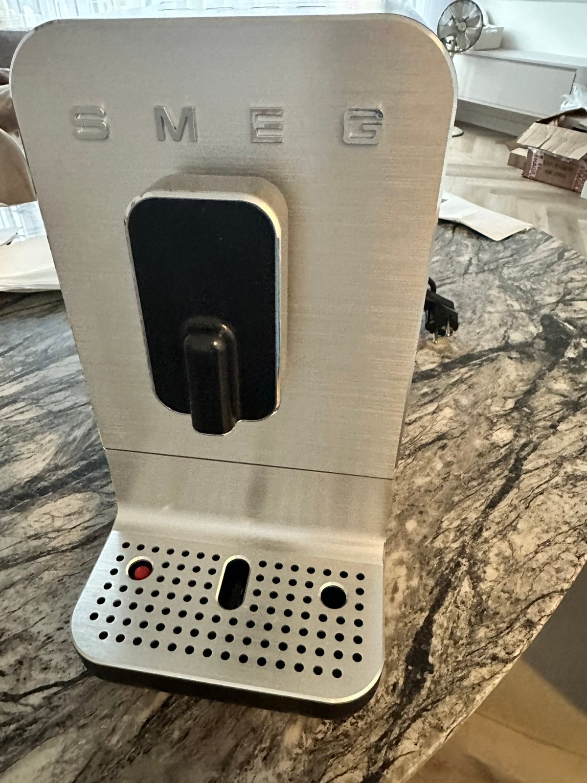 Smeg Volautomatische koffiemachine Zwart, Witgoed en Apparatuur, Koffiezetapparaten, Ophalen, Zo goed als nieuw, Koffiemachine