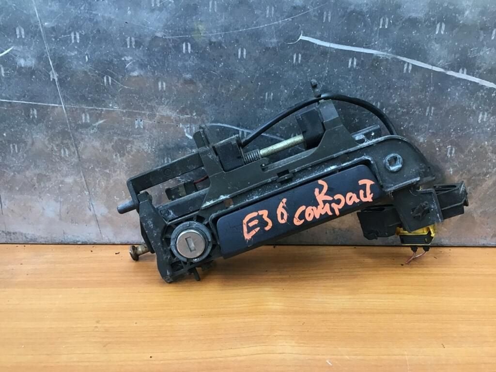 Portiergreep rechtsvoor buiten BMW Compact E36 51211060801, Auto-onderdelen, Gebruikt, -, Deur, -