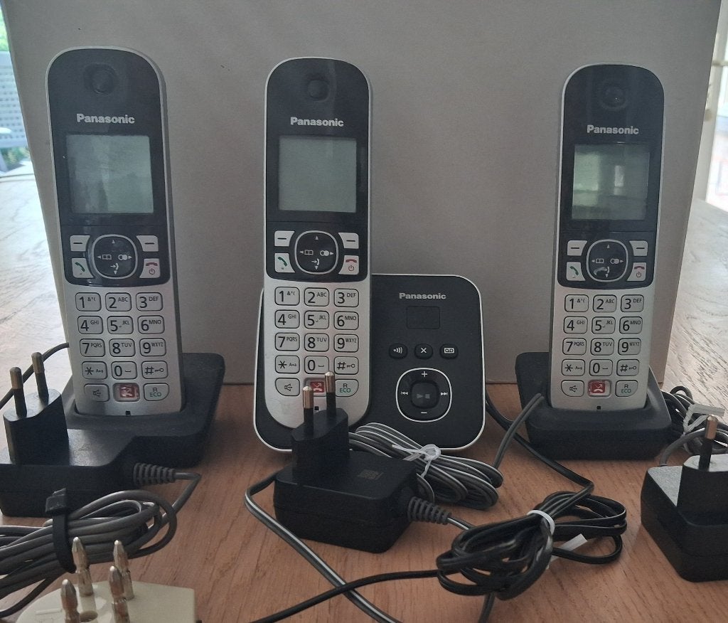 Panasonic DECT Trio KX6863NLB telefoon met Antwoordapparaat, Telecommunicatie, Vaste telefoons | Handsets en Draadloos, Ophalen