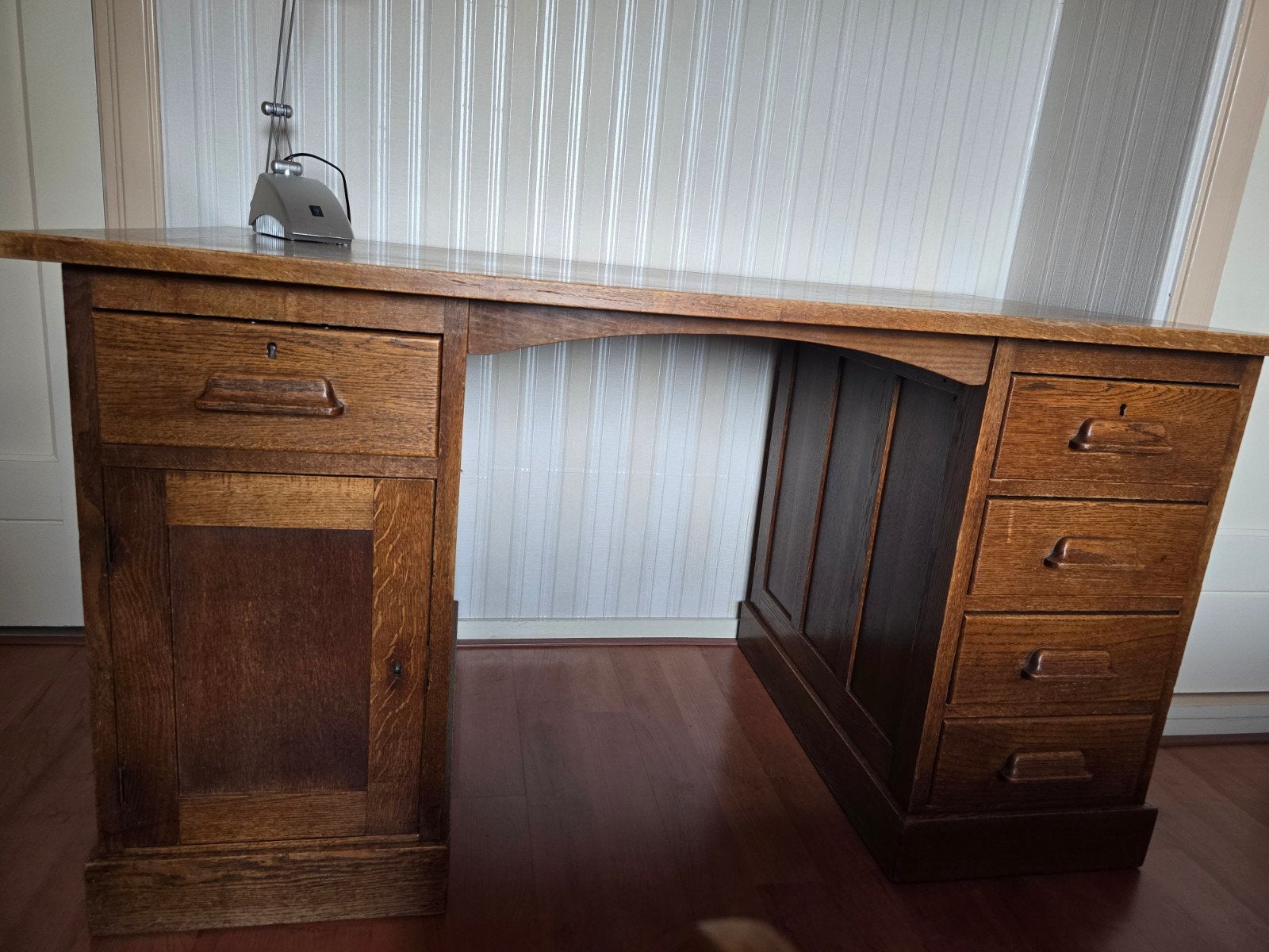 Stoer groot massief eiken vintage bureau, Ophalen, Gebruikt, 140 cm, 75 cm