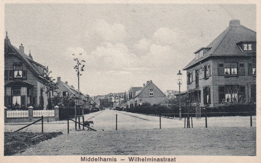 Middelharnis Wilhelminastraat, Verzamelen, Ansichtkaarten | Nederland, Ophalen of Verzenden, 1920 tot 1940, Gelopen, Zuid-Holland