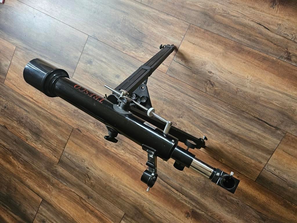 Telescoop Tresco RR60060E met statief en oculairs, Audio, Tv en Foto, Optische apparatuur | Telescopen, Ophalen, Gebruikt, Lenzentelescoop (refractor)