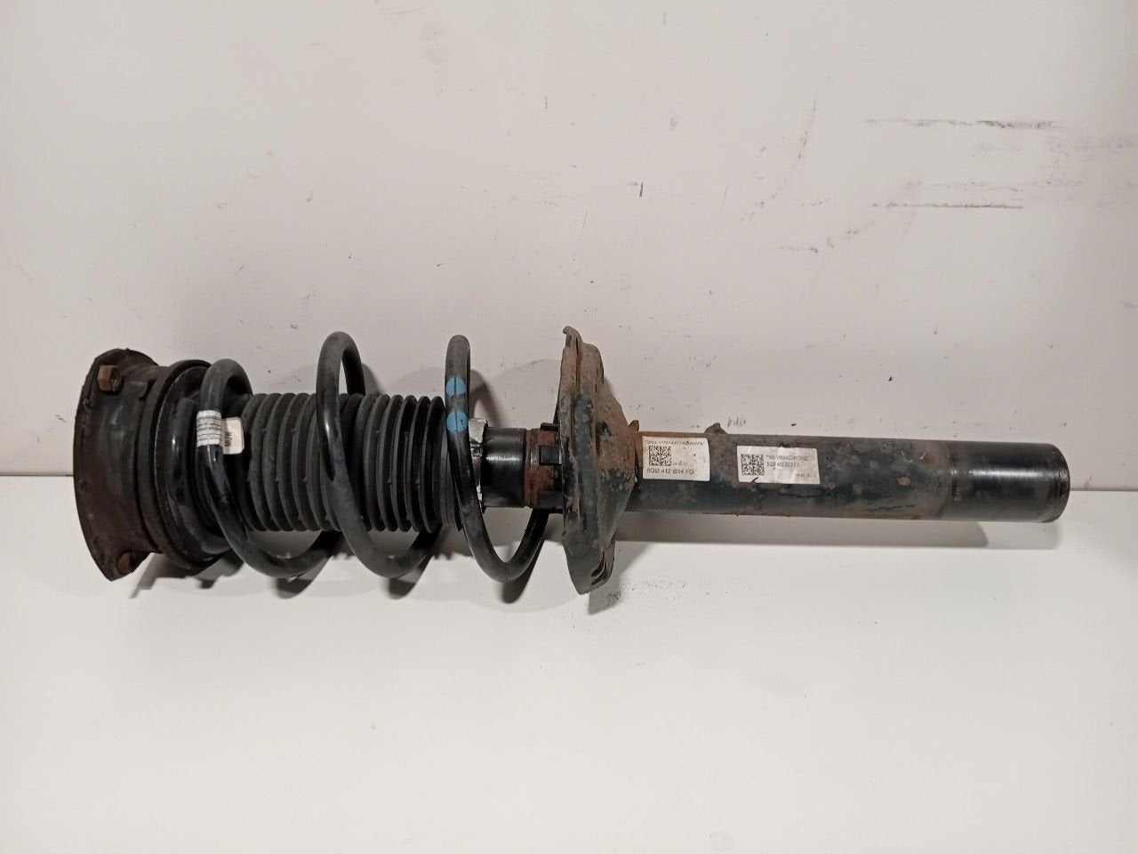Veerpoot links voor Volkswagen Golf, Onderdelen@venauto.nl, Van der Ven Autorecycling B.V., Gebruikt, Ettenseweg 76, 4706 PB Roosendaal, The Netherlands