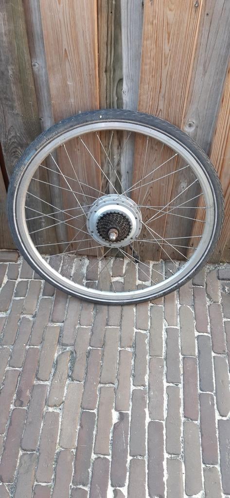 Te koop; Achterwiel voor batavus met motor., Fietsen en Brommers, Fietsonderdelen, Ophalen of Verzenden, Band