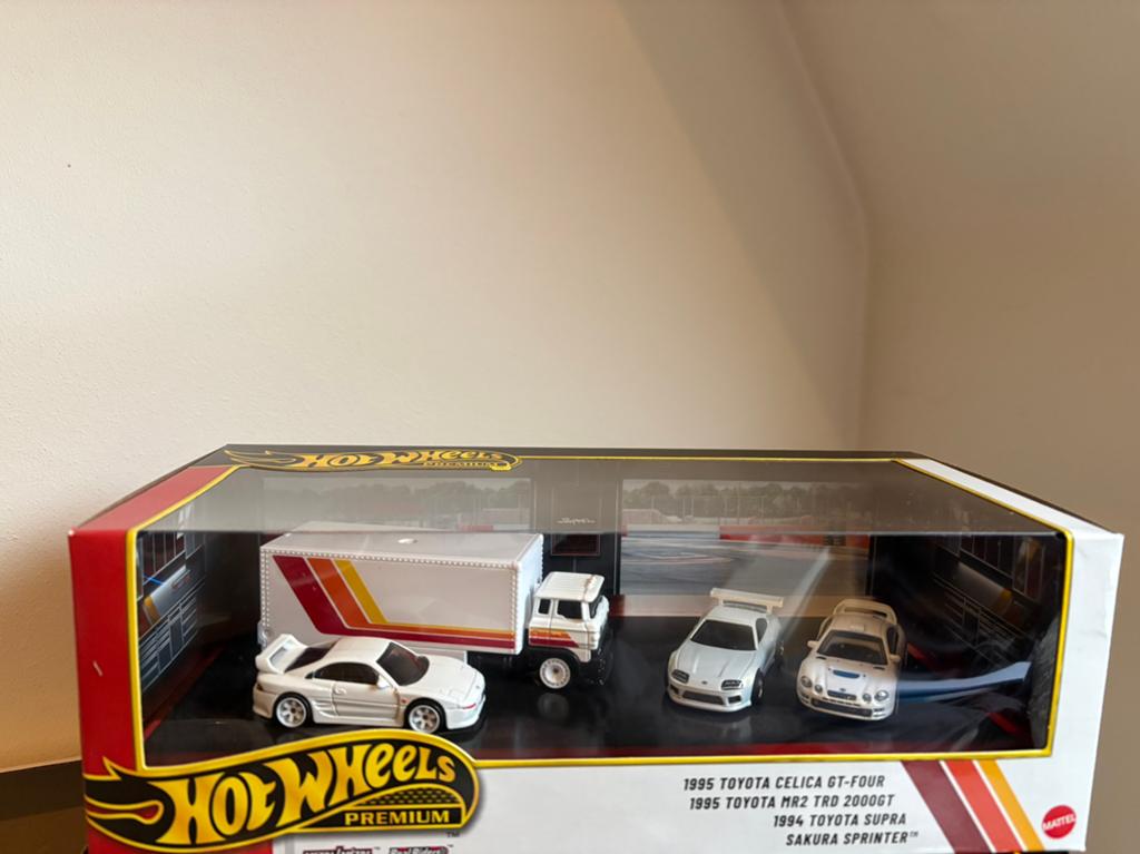 Hot Wheels Premium Toyota Diorama, Ophalen of Verzenden, Zo goed als nieuw, Auto