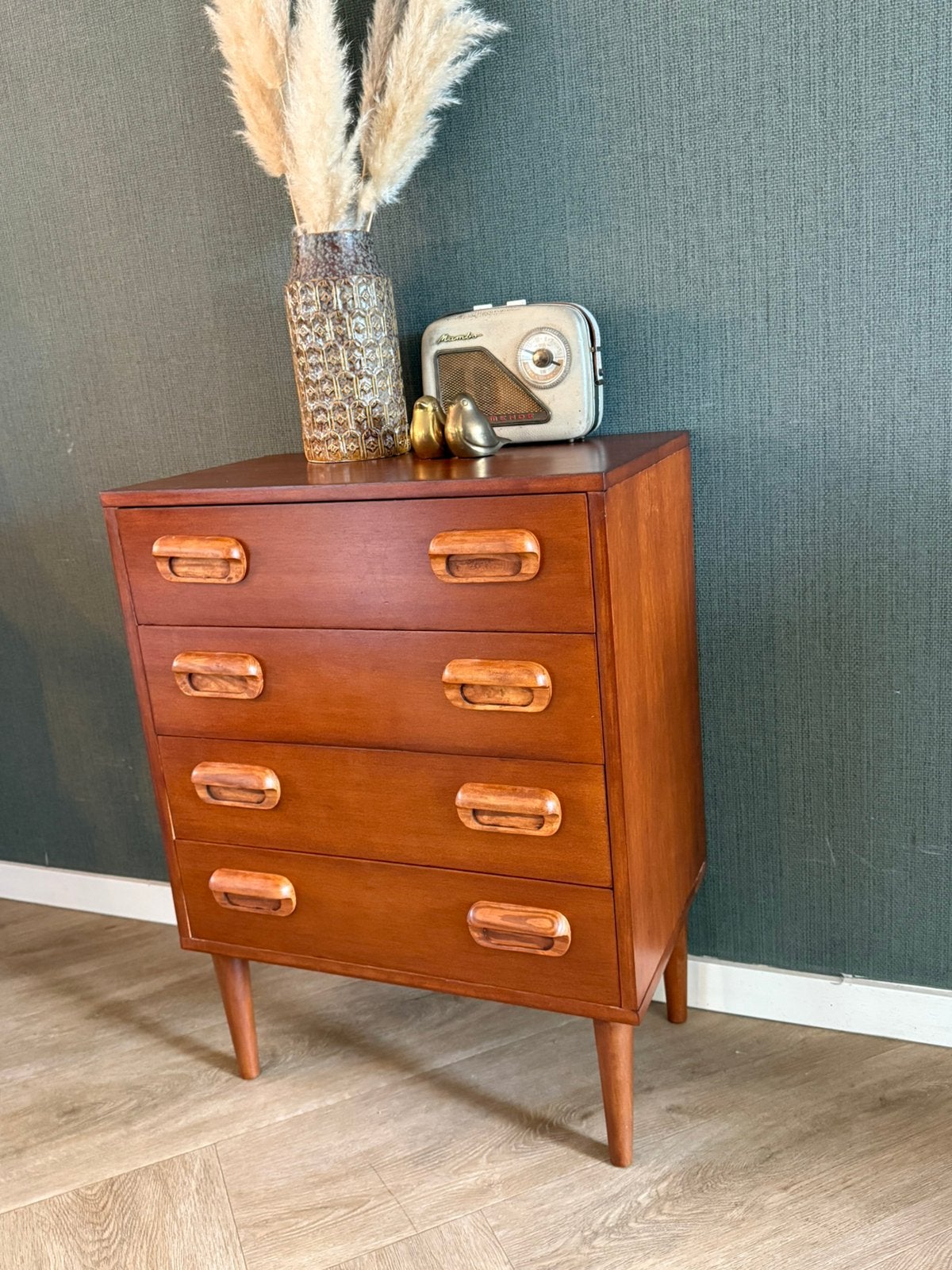 Foto 3 van Vintage ladekast -warm hout – 4 lades – retro / Deens design