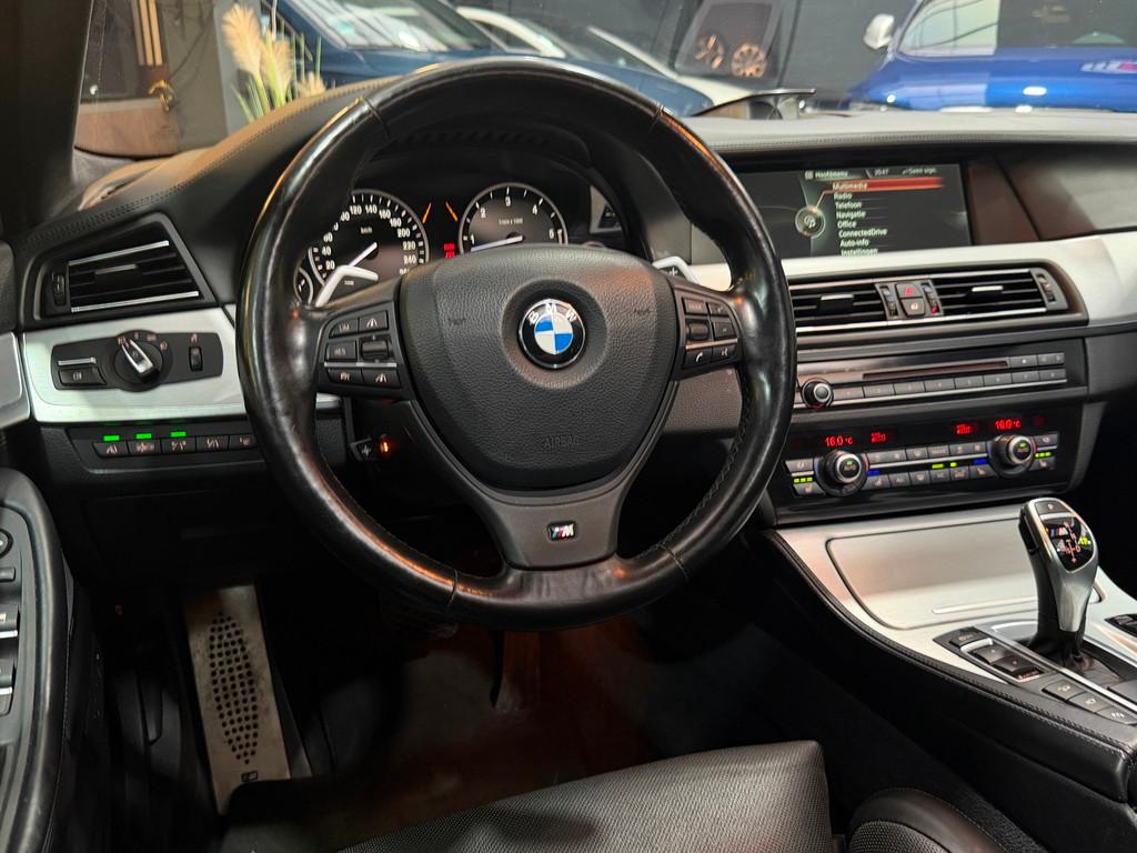 BMW 5-serie Touring M550xd|PANO|B&O|HUD|SOFTCLOSE|360|M550D|, Auto's, Automaat, Gebruikt, 2993 cc, Zwart