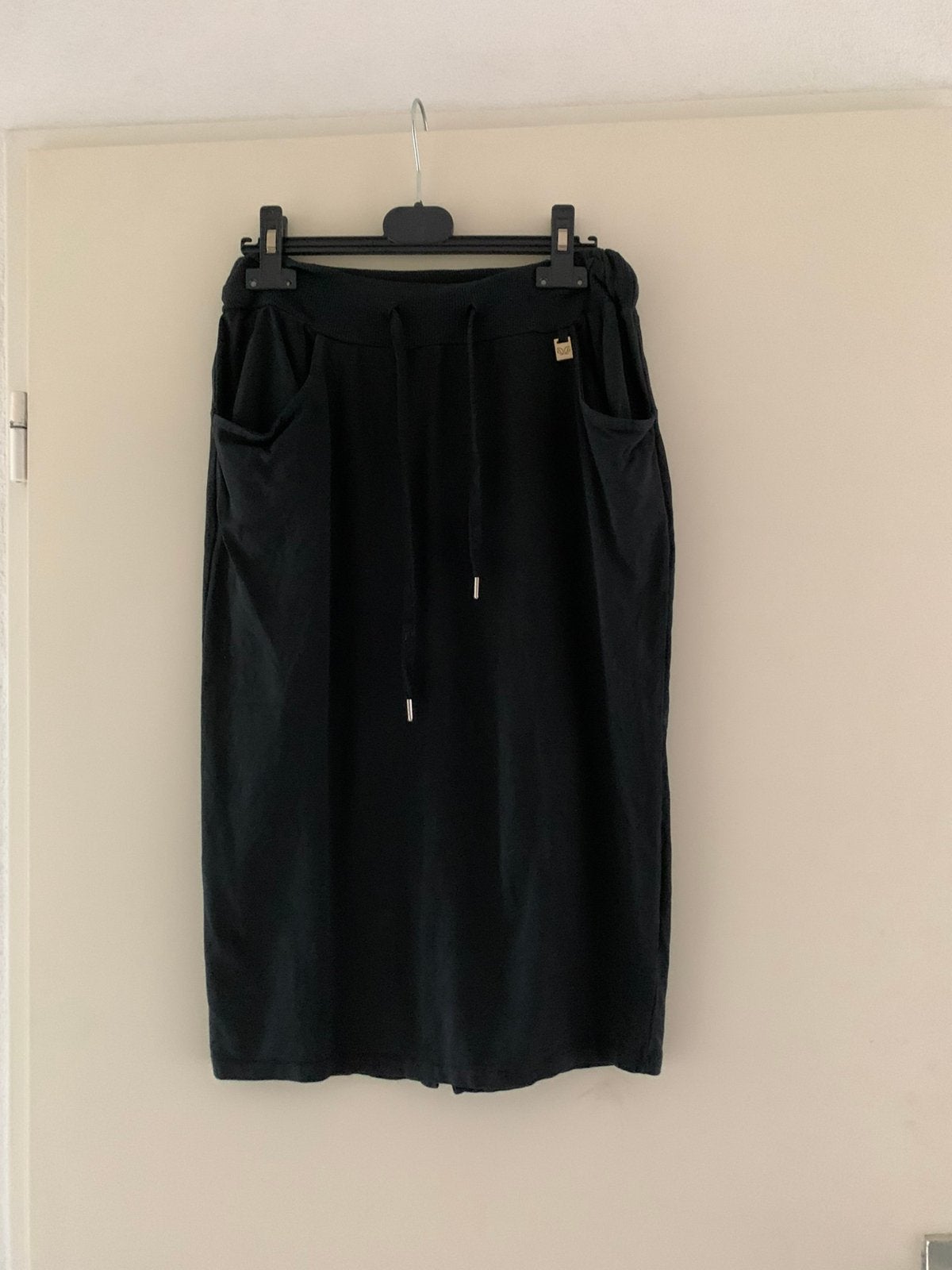 Mooie zwarte rok 1 maat, Kleding | Dames, Rokken, Ophalen of Verzenden, Zo goed als nieuw, Zwart, Boven de knie