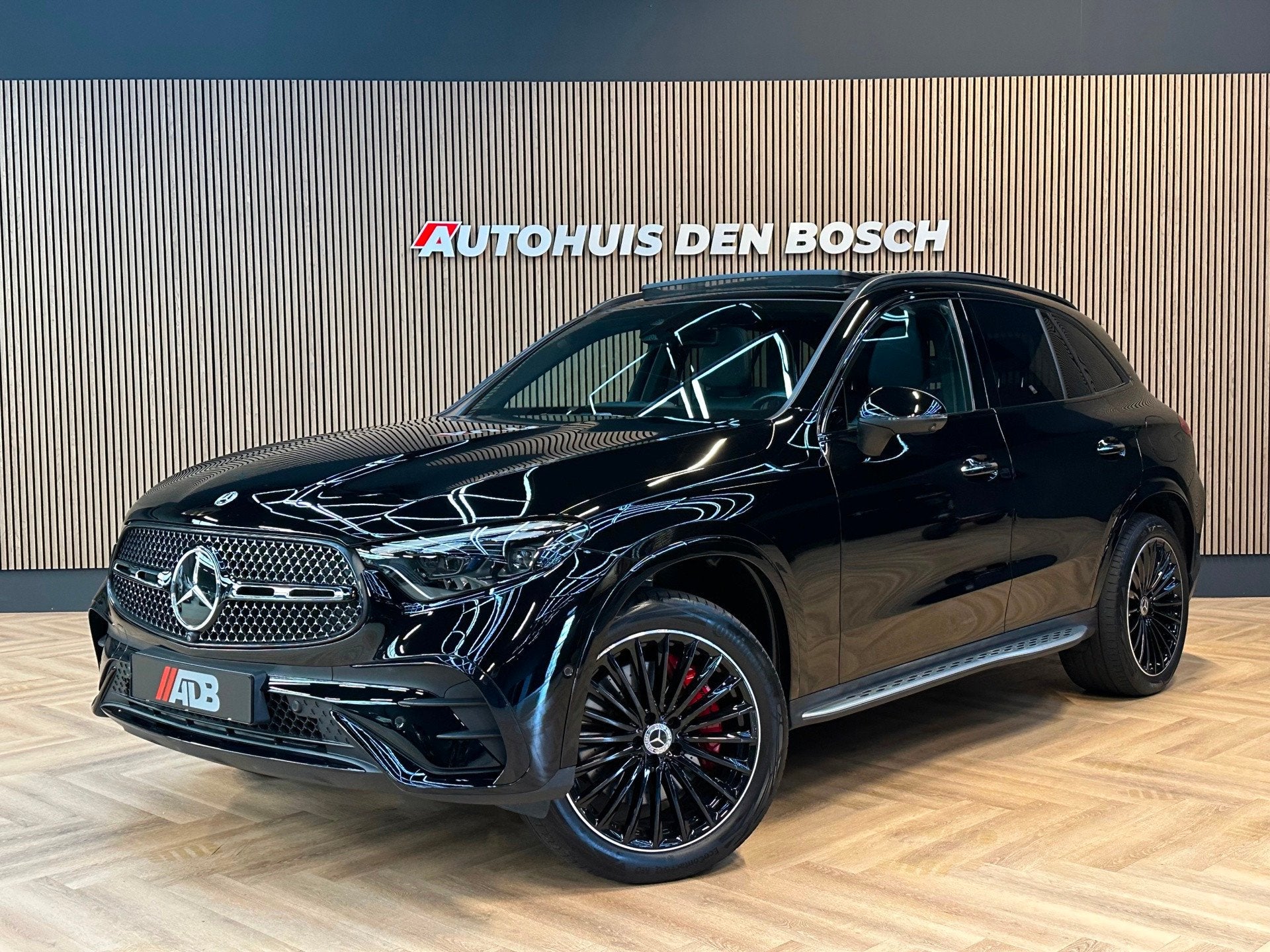 Mercedes-Benz GLC-klasse 400e 4MATIC AMG Line 381PK Burmeste, Auto's, Automaat, Dealer onderhouden, Gebruikt, Zwart