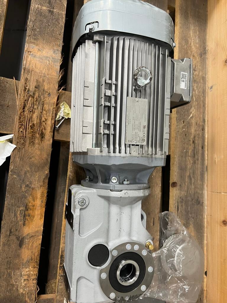 SEW-EURODRIVE Elektromotor met Reductiekast, Ophalen, Nieuw, Elektromotor, 1400 tot 1800 rpm