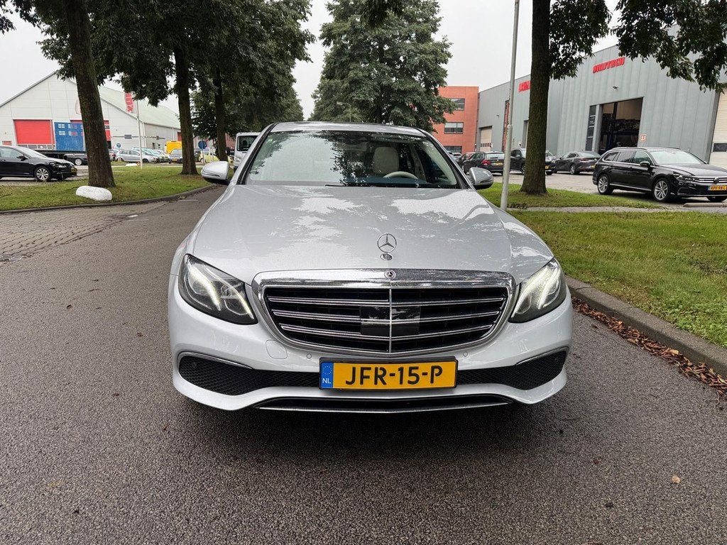 Mercedes-Benz E-klasse 300 e AMG Line, Achterwielaandrijving, Gebruikt, Beige, 4 cilinders
