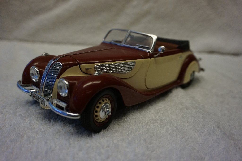 BMW 327 CABRIO 1937 -BRUIN+CRÈME 1:18 GUILOY 68565, Ophalen of Verzenden, Zo goed als nieuw, Auto, Overige merken