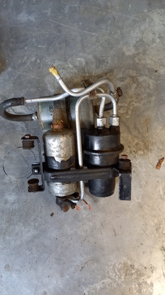 BMW E30 benzinepomp compleet met accumulator en steun getest, Ophalen, Gebruikt