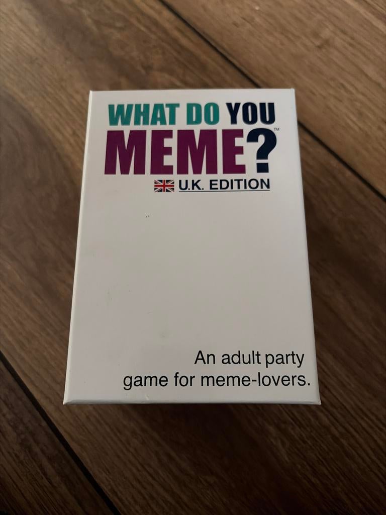 What Do You Meme? UK Edition - Partykaartspel, Drie of vier spelers, Ophalen of Verzenden, Zo goed als nieuw