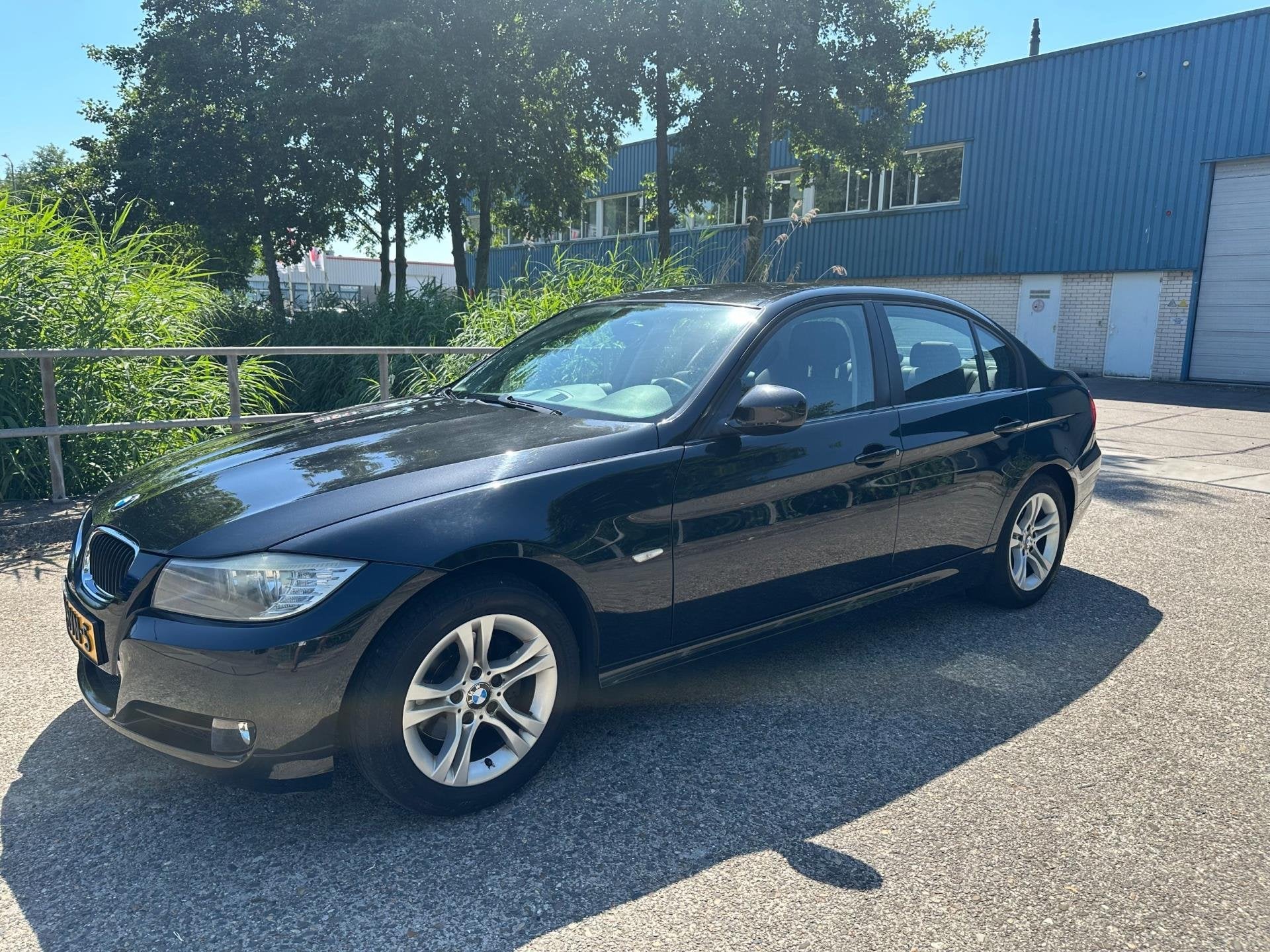 BMW 3-serie 318i Business Line NAVI! Clima! PDC! NAP! 1 jaar, Auto's, BMW, Achterwielaandrijving, Zwart, Origineel Nederlands